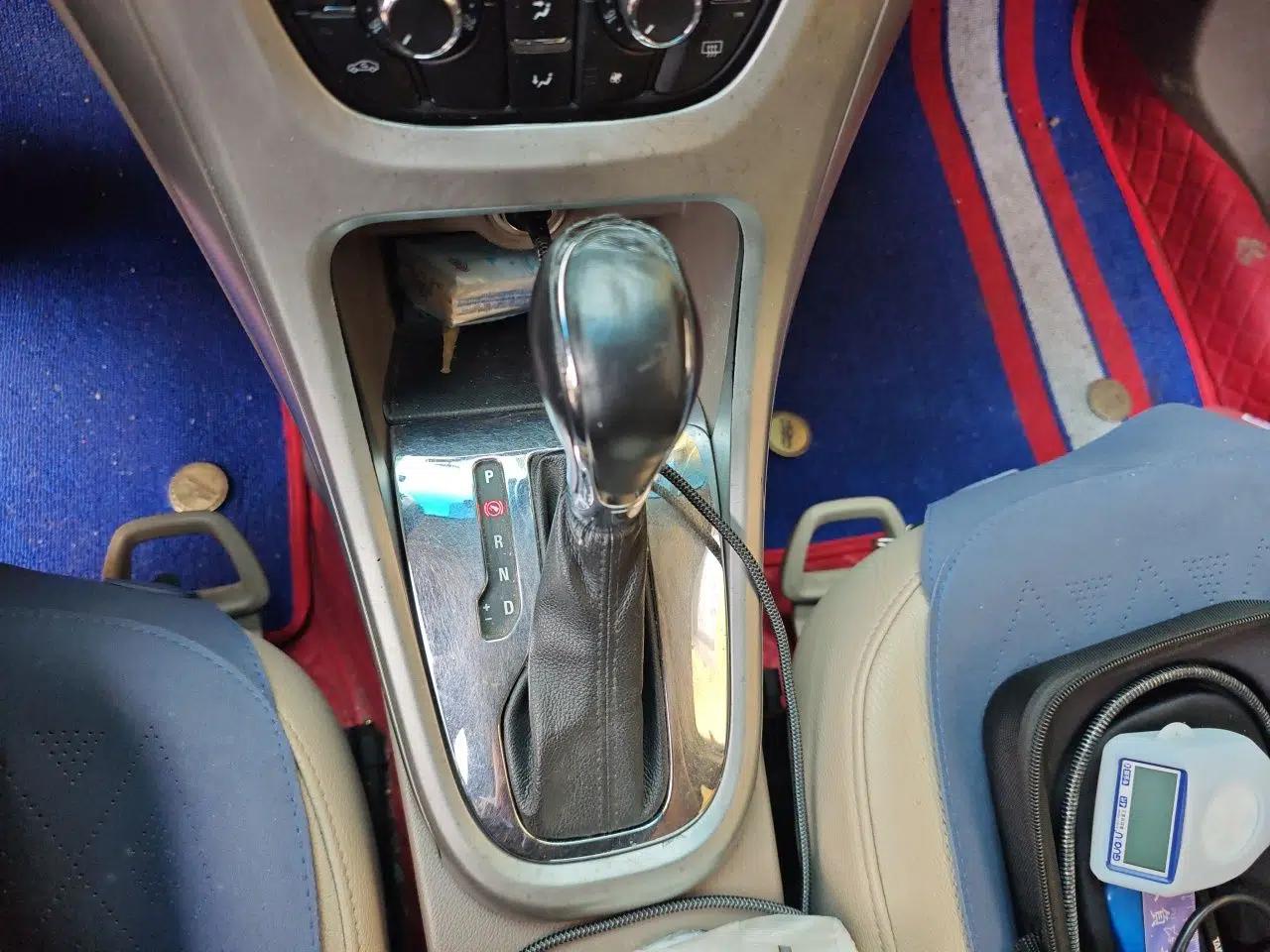 Buick GT 2012 GT 1.6L Automatic Fashion Edition — миниатюра 14