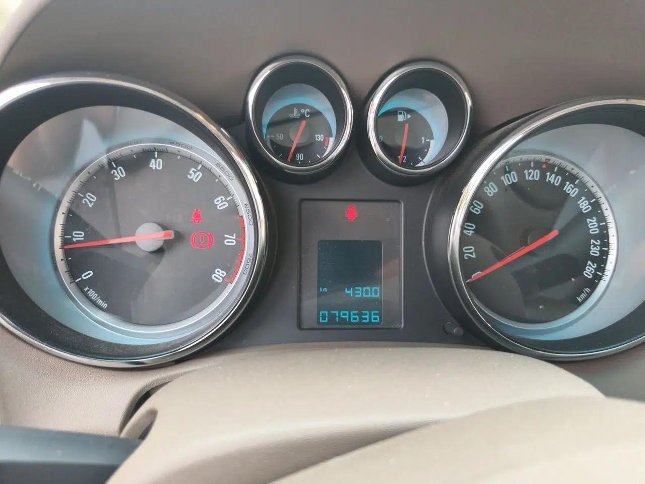 Buick GT 2010 GT 1.6L Manual Entry-Level Model — миниатюра 11