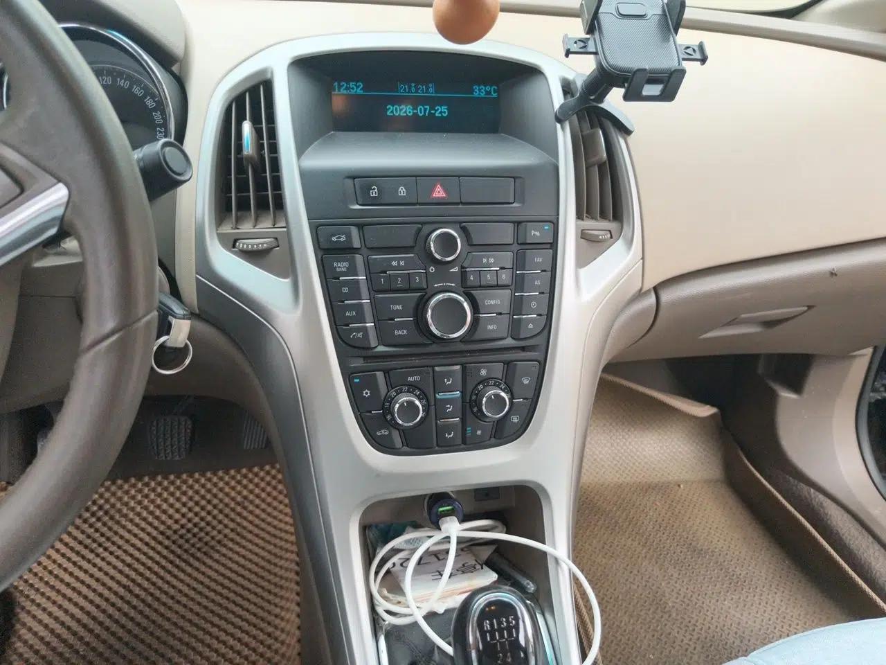 Buick GT 2010 GT 1.6L Manual Entry-Level Model — миниатюра 13
