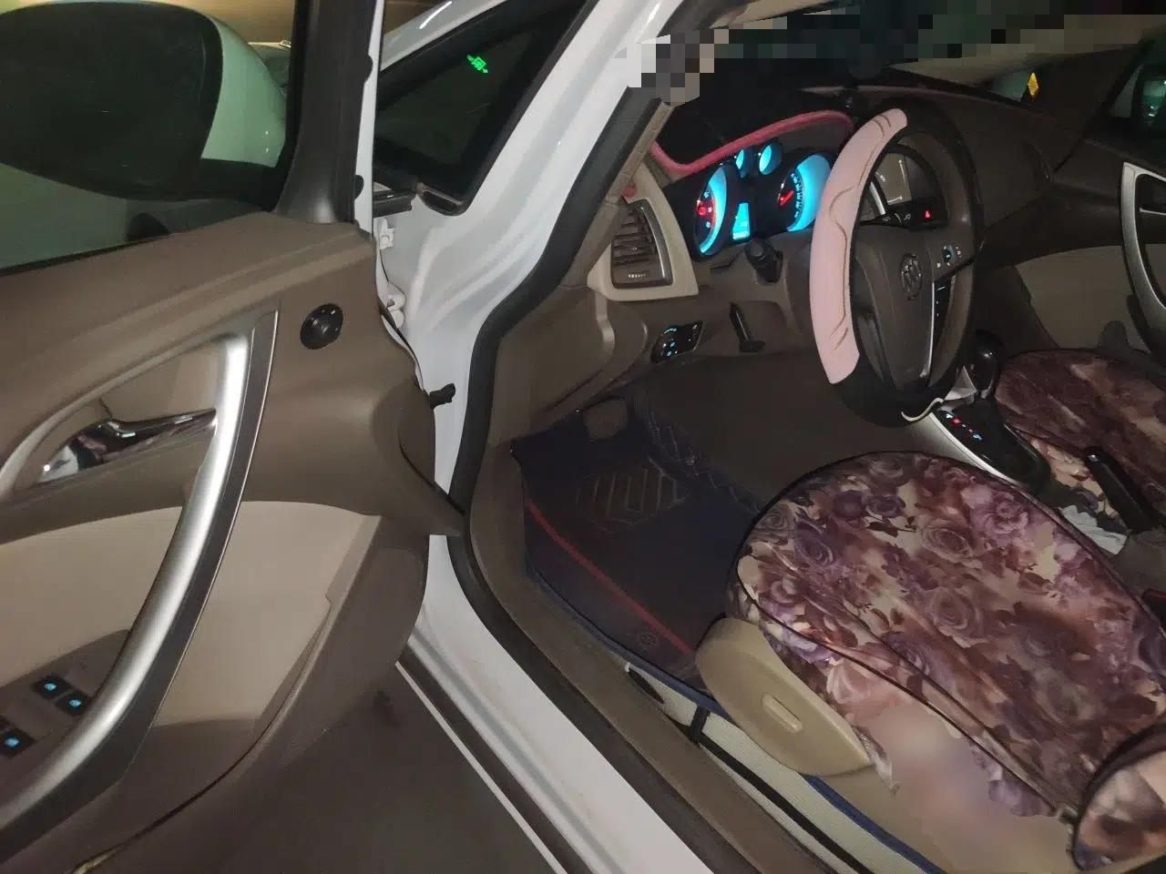 Buick GT 2013 GT 1.6L Automatic Fashion Edition — миниатюра 16