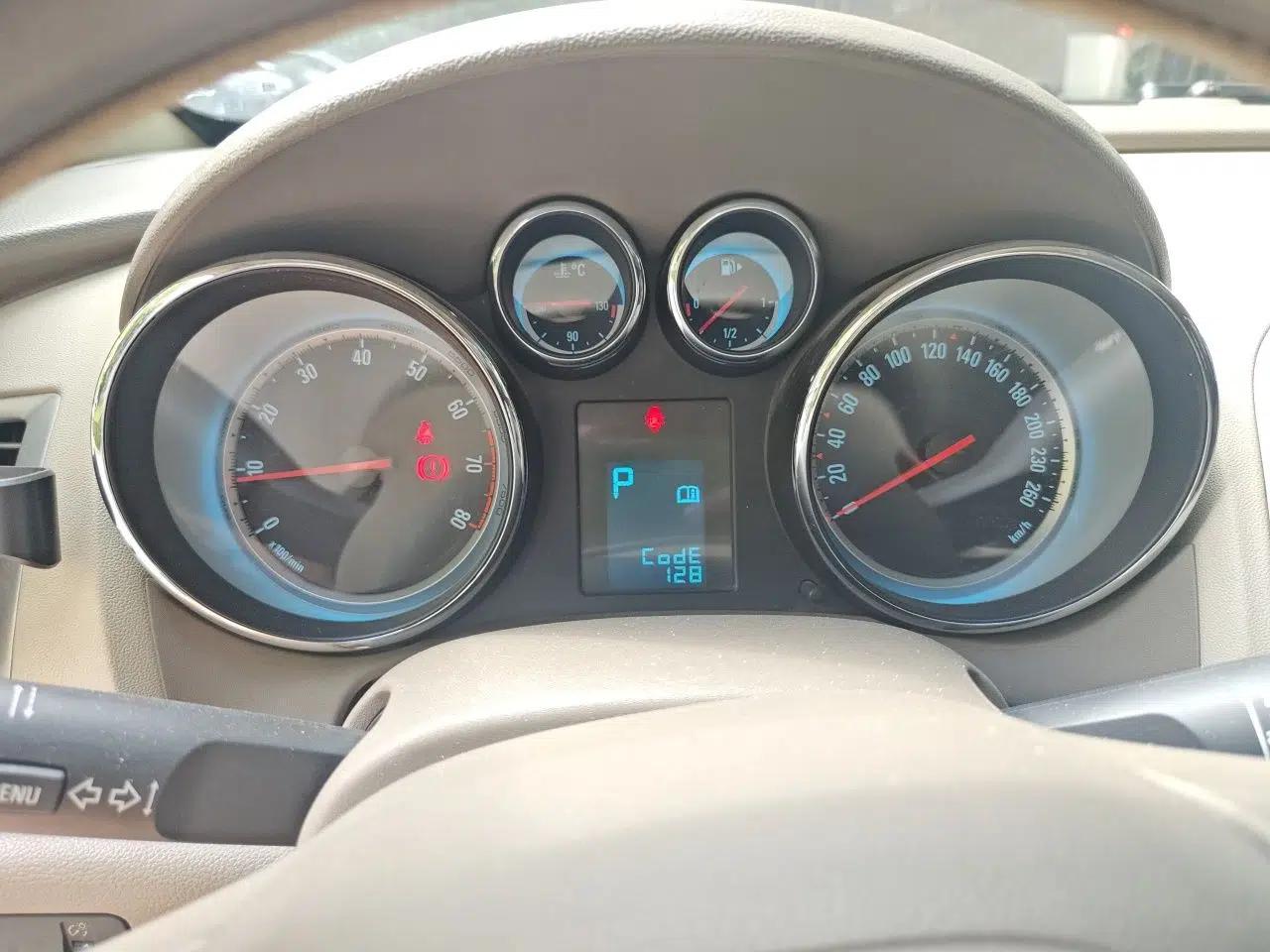 Buick GT 2013 GT 1.6L Automatic Fashion Edition — миниатюра 11