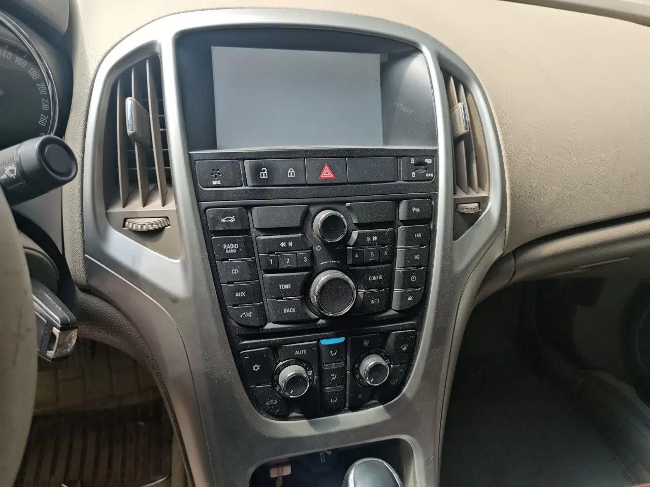 Buick GT 2013 GT 1.6L Automatic Fashion Edition — миниатюра 13