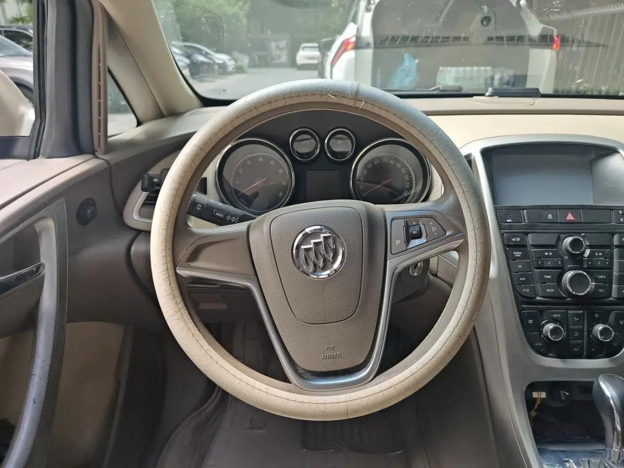Buick GT 2013 GT 1.6L Automatic Fashion Edition — миниатюра 10