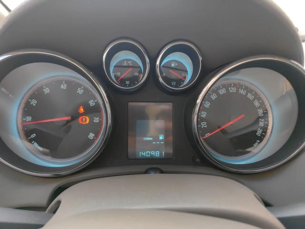 Buick GT 2013 GT 1.6L Manual Entry-Level Model — миниатюра 11