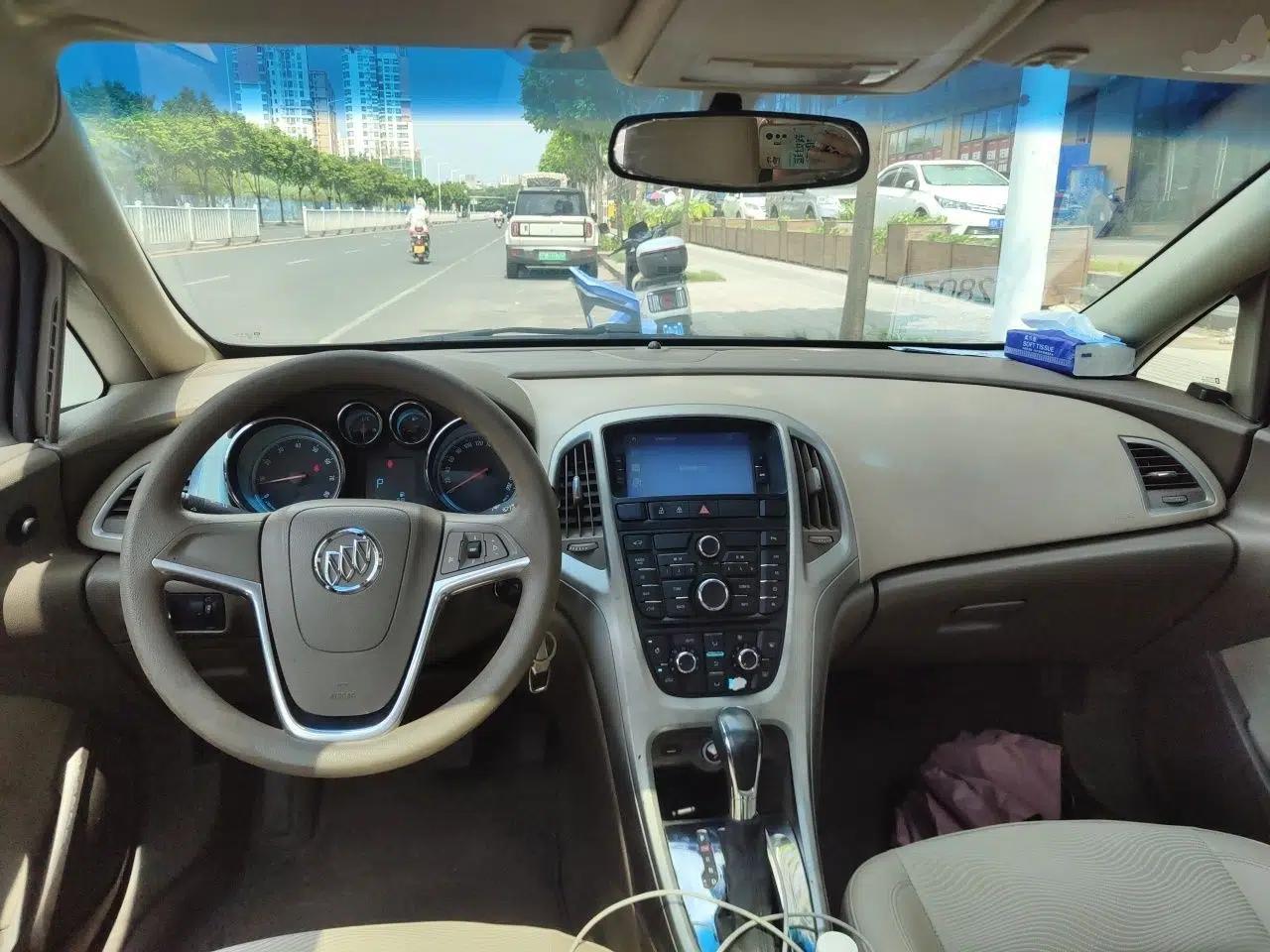 Buick GT 2013 GT 1.6L Automatic Fashion Edition — миниатюра 9