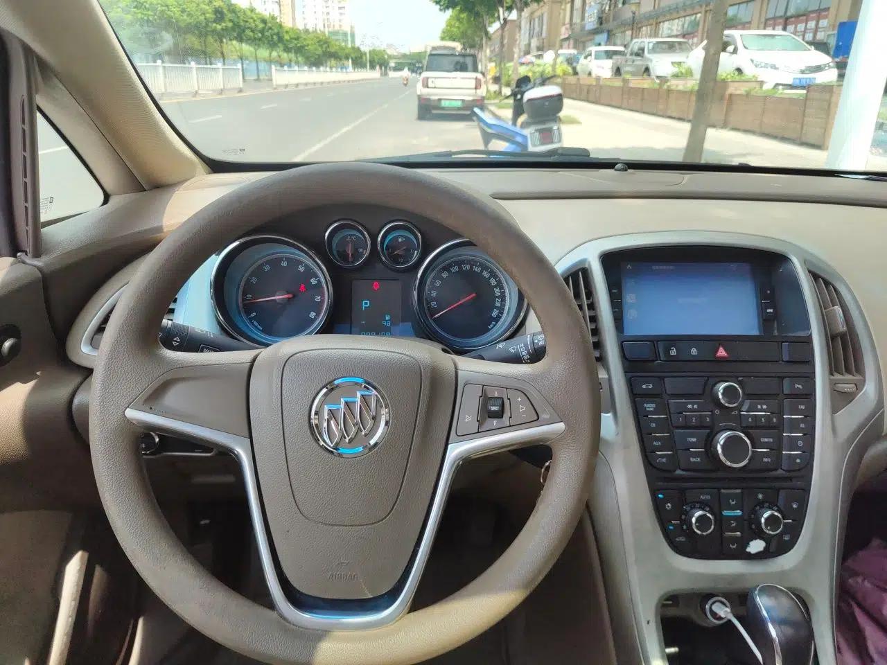 Buick GT 2013 GT 1.6L Automatic Fashion Edition — миниатюра 10