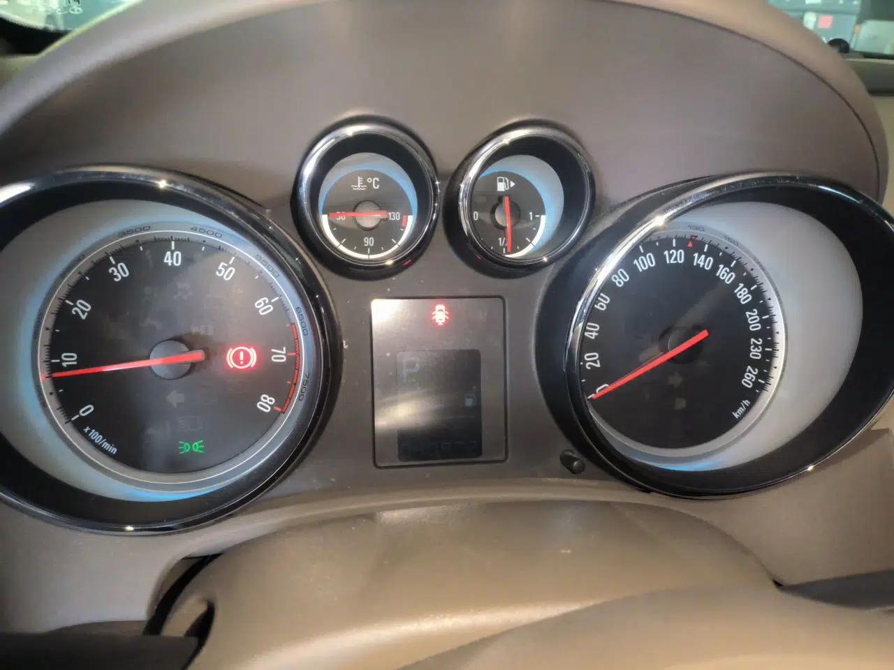 Buick GT 2013 GT 1.6L Automatic Fashion Edition — миниатюра 8