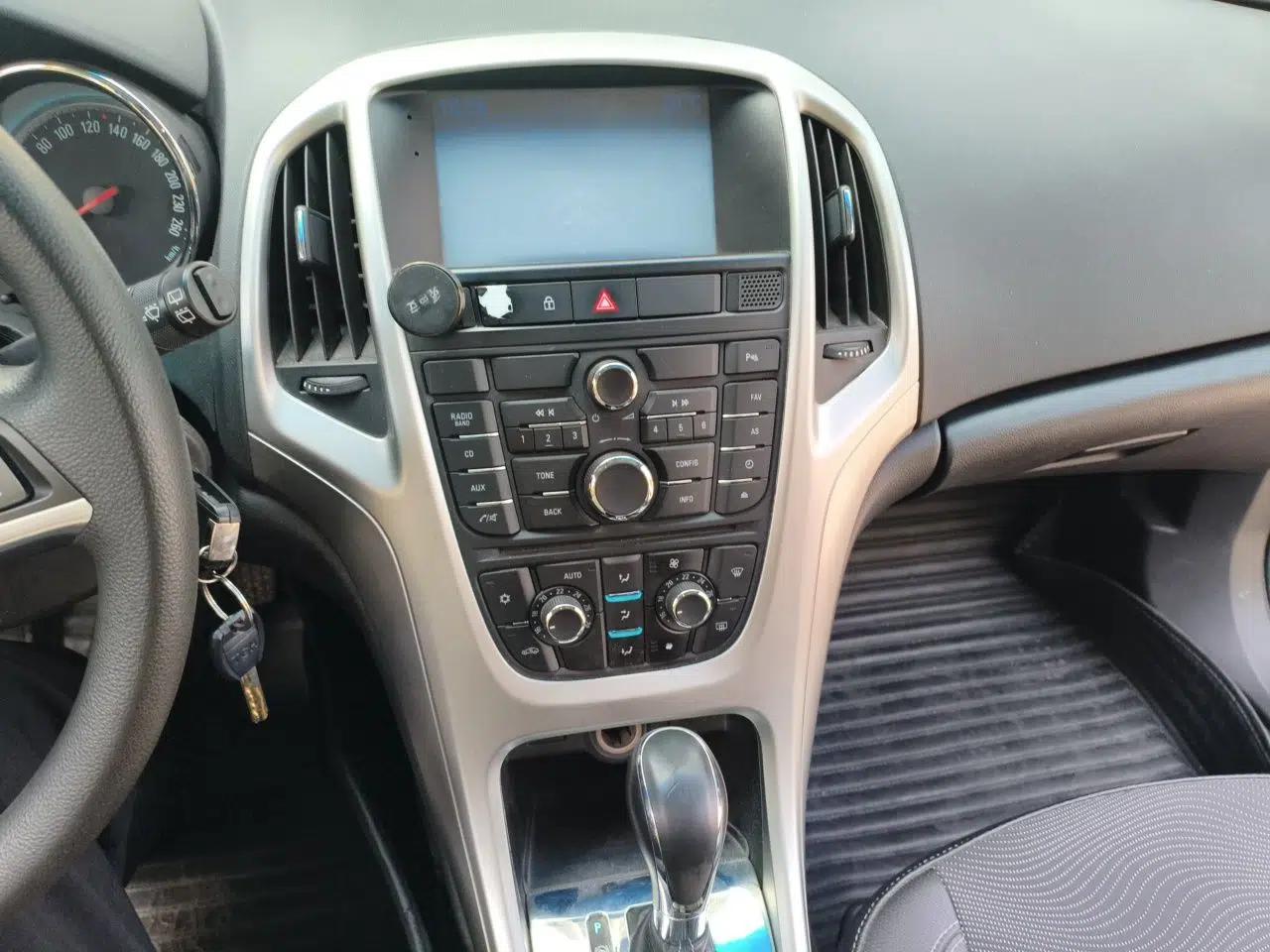 Buick GT 2013 XT 1.6L Automatic Fashion Edition — миниатюра 13