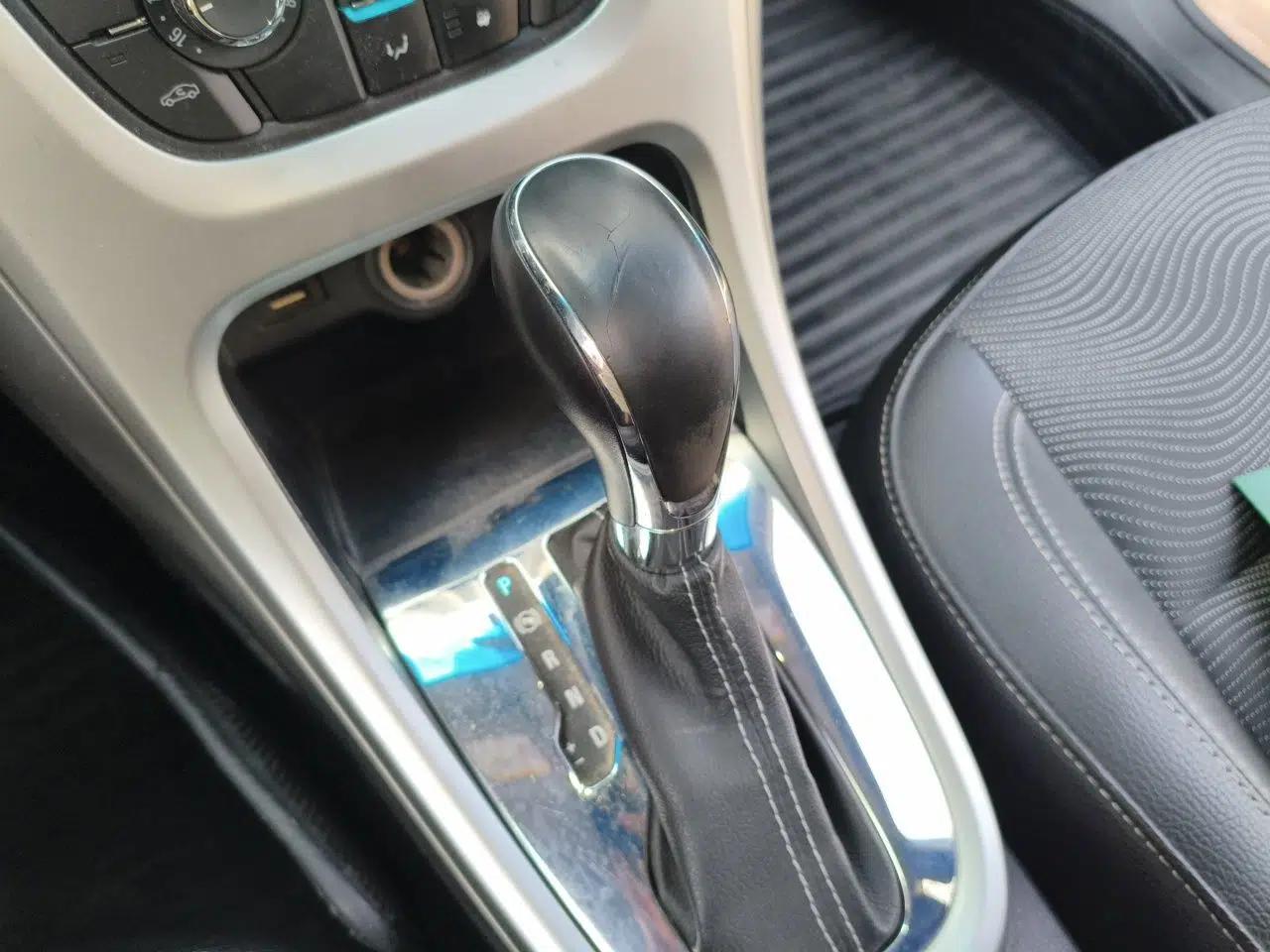 Buick GT 2013 XT 1.6L Automatic Fashion Edition — миниатюра 14