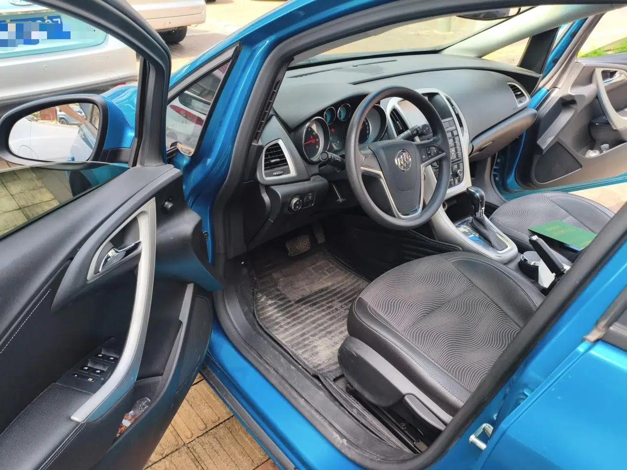 Buick GT 2013 XT 1.6L Automatic Fashion Edition — миниатюра 16