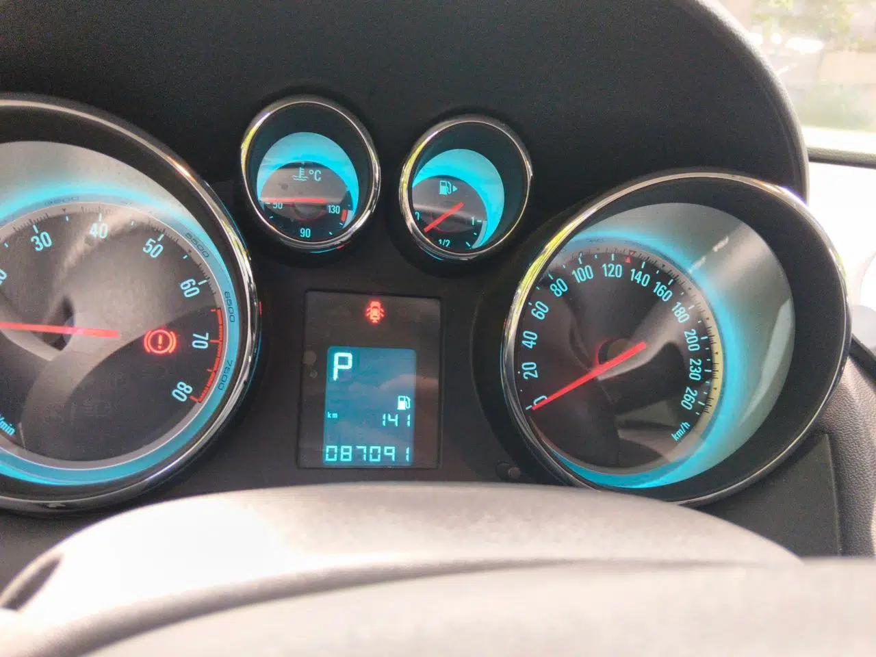 Buick GT 2014 XT 1.6L Automatic Fashion Edition — миниатюра 11