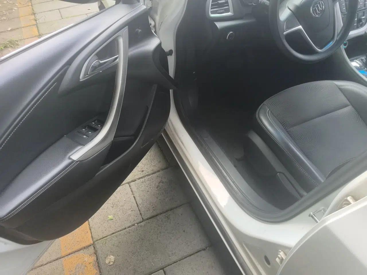 Buick GT 2014 XT 1.6L Automatic Fashion Edition — миниатюра 16