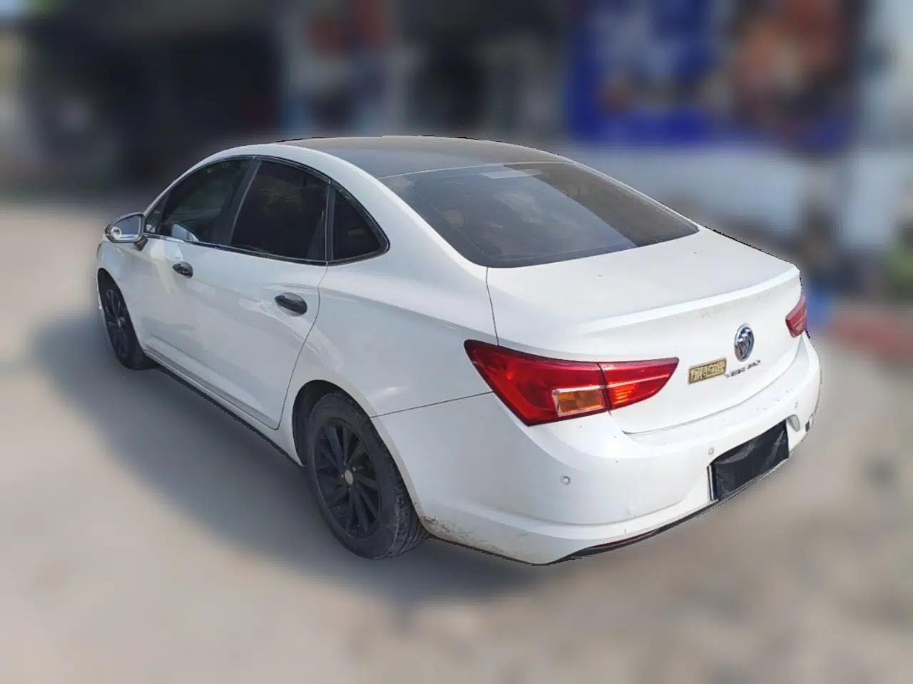 Buick Verano 2015 Sedan 15S Manual Entry-Level Model — миниатюра 4