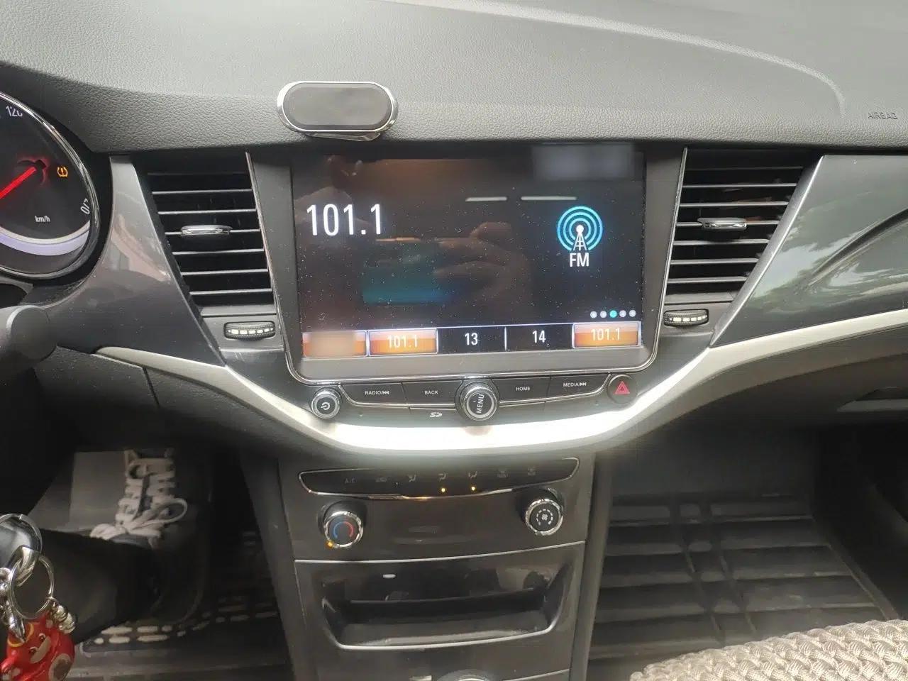 Buick Verano 2016 Hatchback 15S Automatic Ambition Model — миниатюра 12