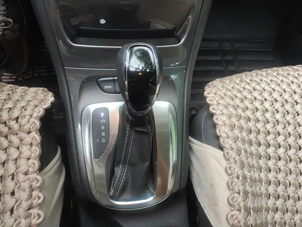 Buick Verano 2016 Hatchback 15S Automatic Ambition Model — миниатюра 13