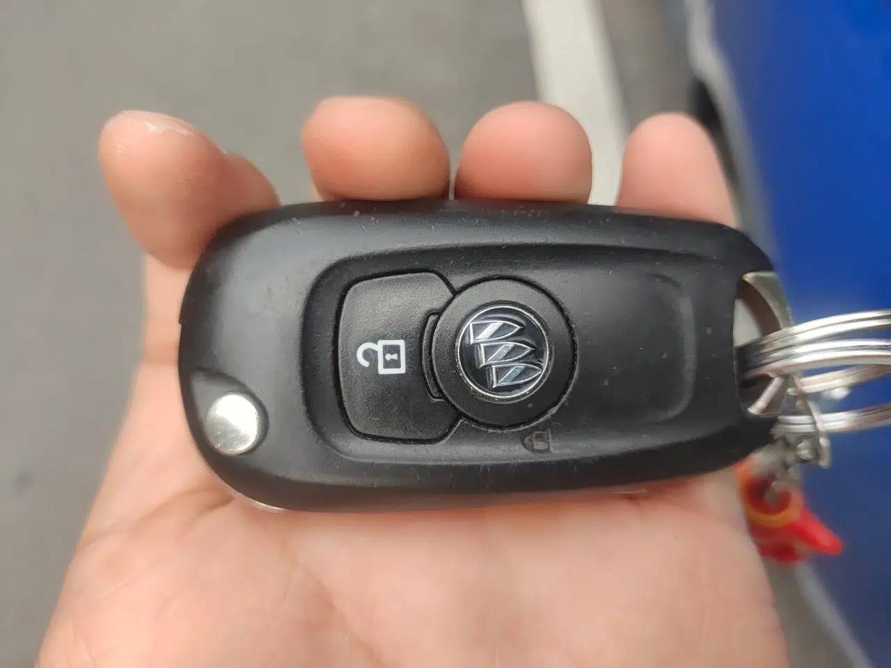 Buick Verano 2016 Hatchback 15S Automatic Ambition Model — миниатюра 17
