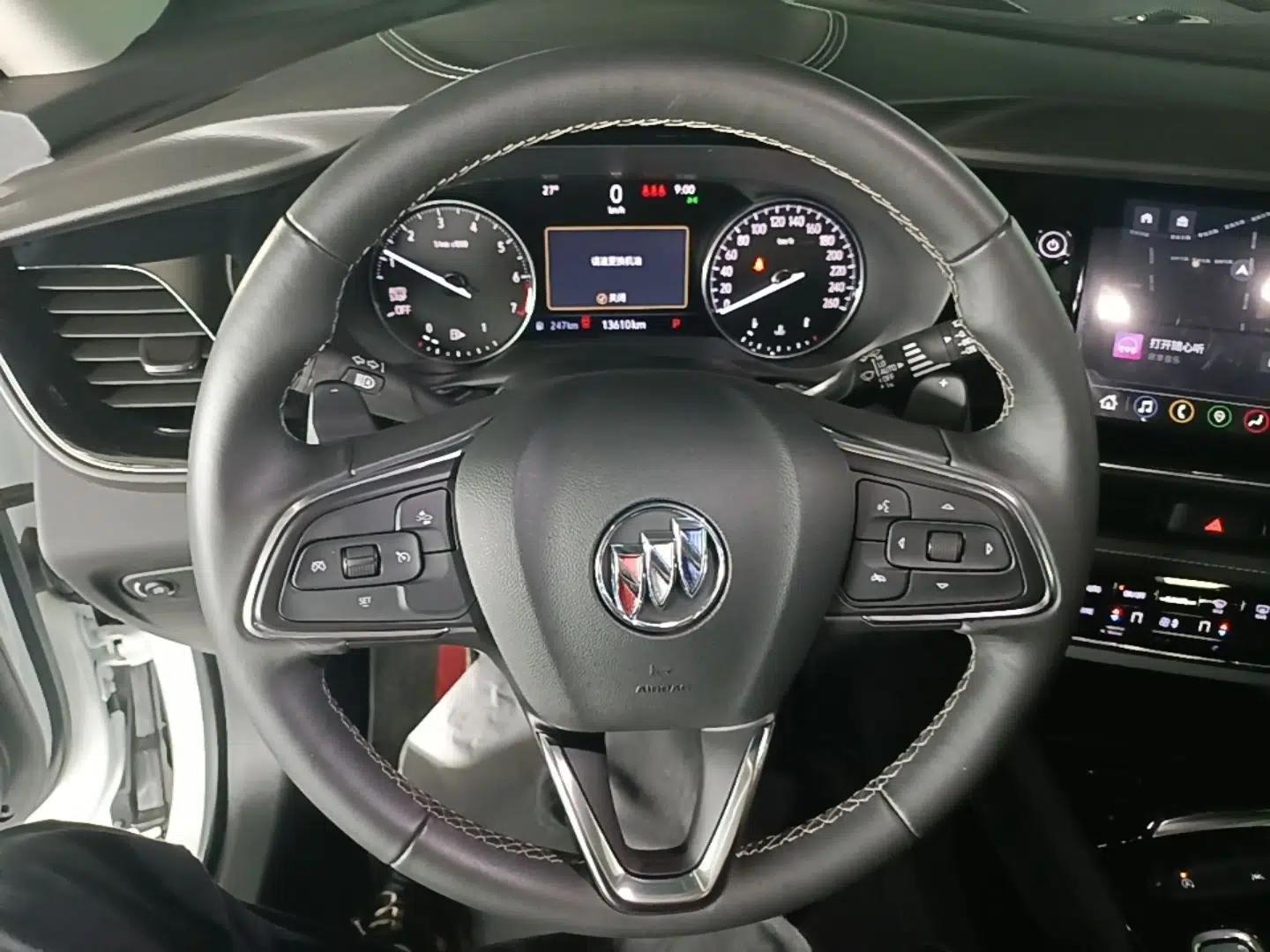 Buick Envision 2023 Encore S 552T Two-Wheel Drive Luxury Model — миниатюра 13