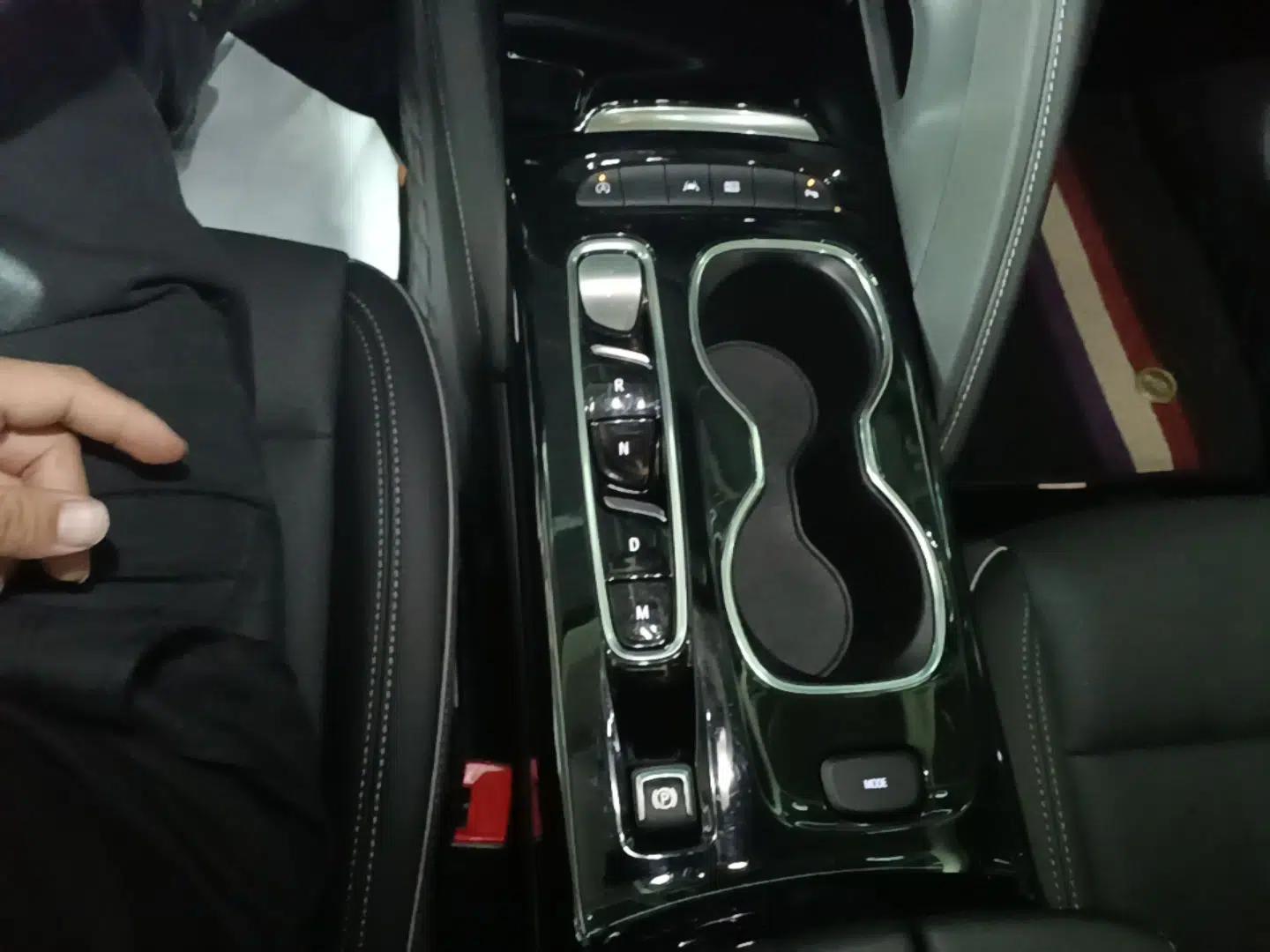 Buick Envision 2023 Encore S 552T Two-Wheel Drive Luxury Model — миниатюра 16