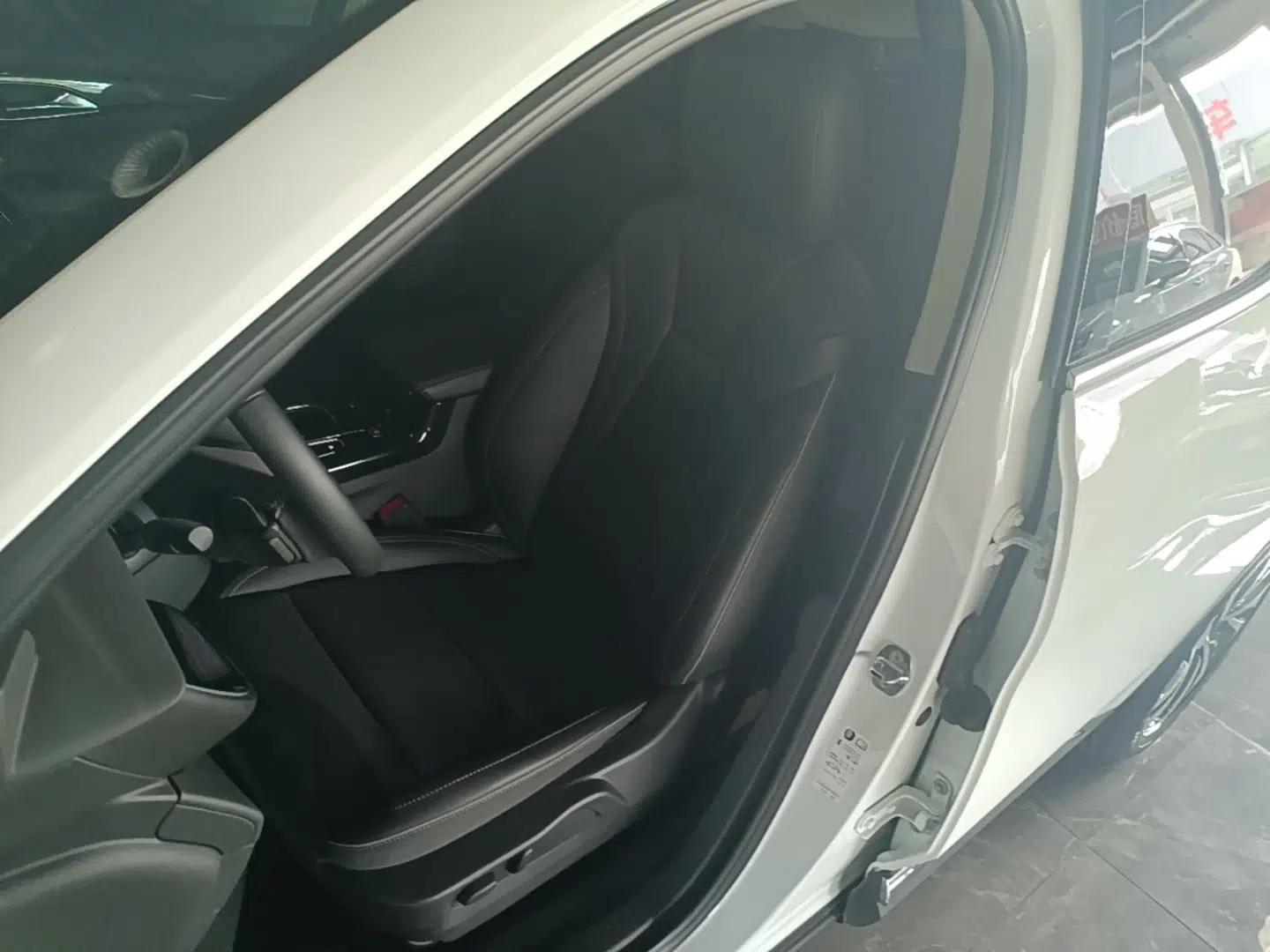 Buick Envision 2023 Encore S 552T Two-Wheel Drive Luxury Model — миниатюра 17