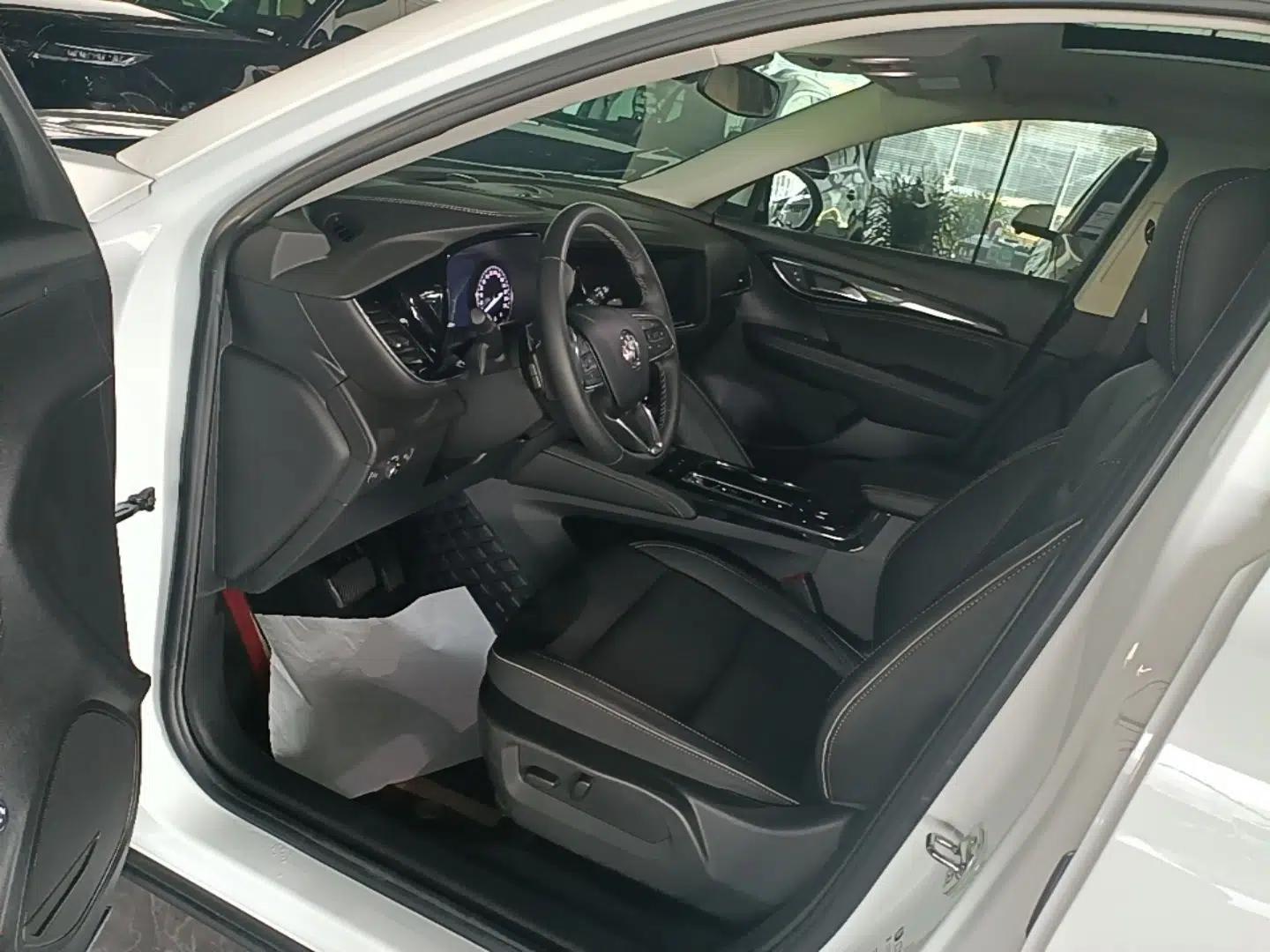 Buick Envision 2023 Encore S 552T Two-Wheel Drive Luxury Model — миниатюра 18