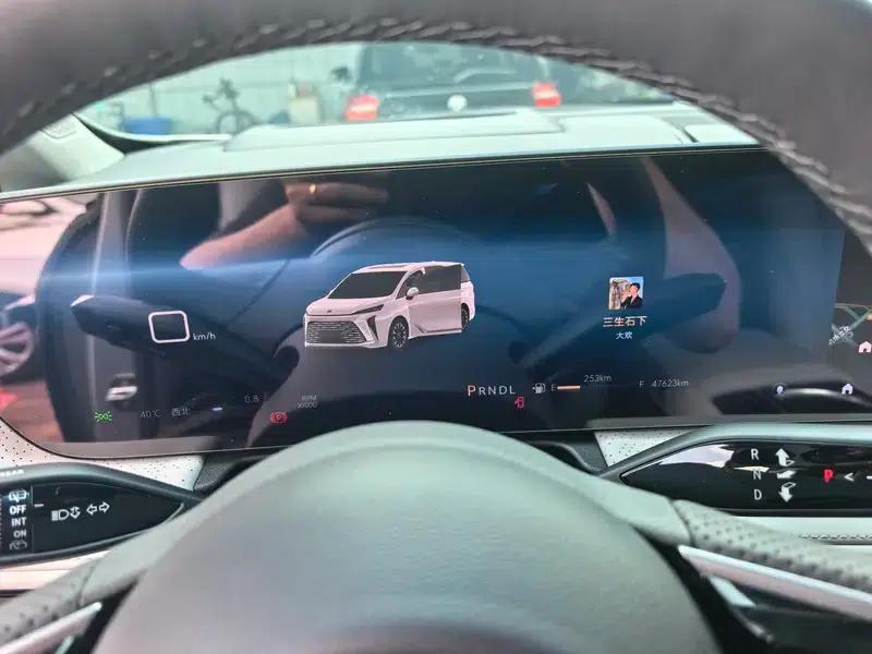 Buick GL8 2025 Avantgarde 2.0T Premium Edition — миниатюра 6