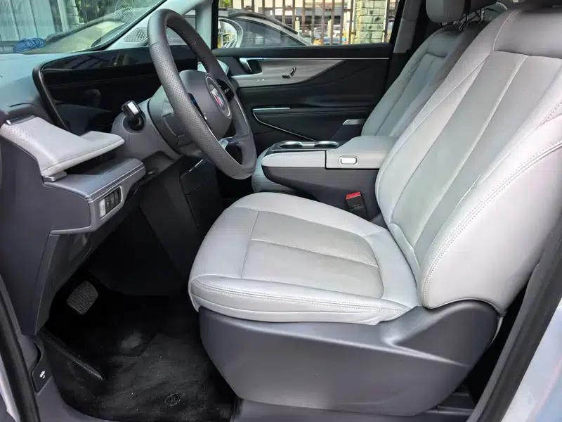 Buick GL8 2025 Avantgarde 2.0T Premium Edition — миниатюра 8