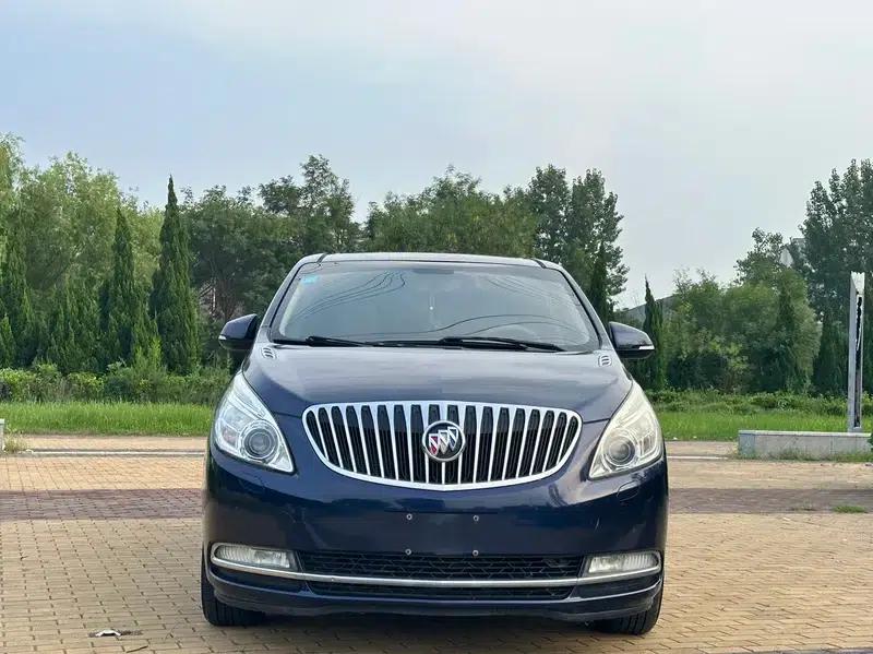 Buick GL8 2011 3.0L XT Luxury Business Flagship Edition — миниатюра 2