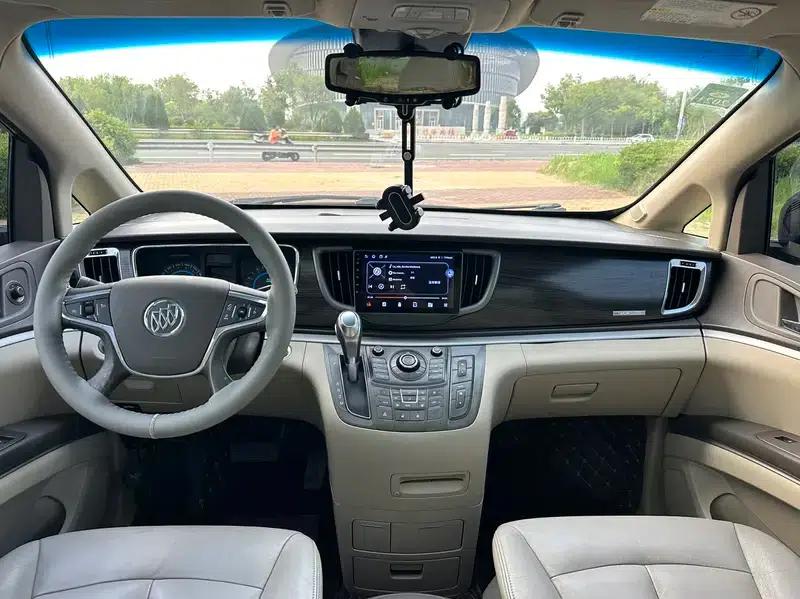 Buick GL8 2011 3.0L XT Luxury Business Flagship Edition — миниатюра 8