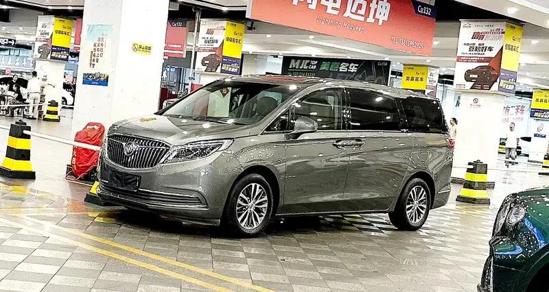 Buick GL8 2017 ES 28T Flagship Edition (National V Emission Standard) — миниатюра 1