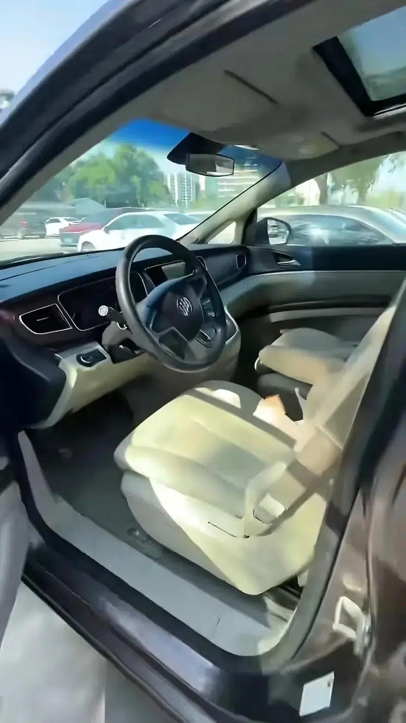 Buick GL8 2014 2.4L CT Luxury Business Comfort Edition — миниатюра 5