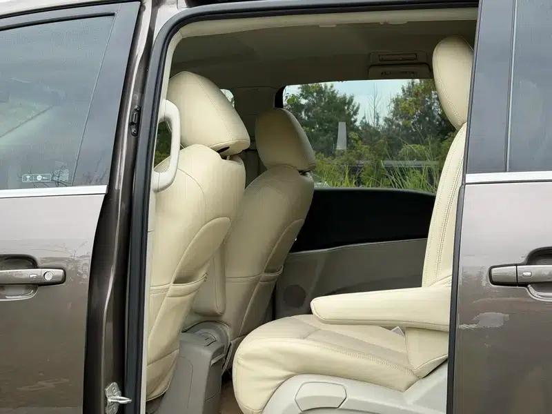 Buick GL8 2022 Facelift Land Business Class 2.0T Smart Edition — миниатюра 16