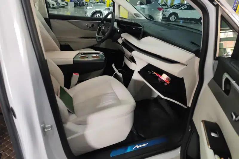 Buick GL8 PHEV 2024 Luxury 1.5T Premium Edition — миниатюра 11