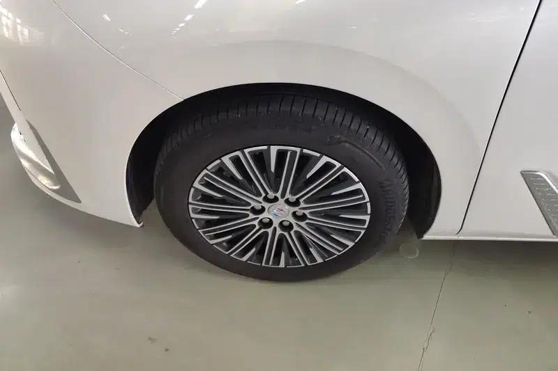 Buick GL8 PHEV 2024 Luxury 1.5T Premium Edition — миниатюра 12