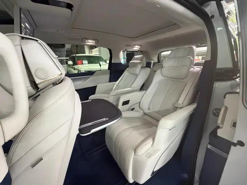Buick GL8 PHEV 2024 Luxury 1.5T 7-Seat Edition — миниатюра 12