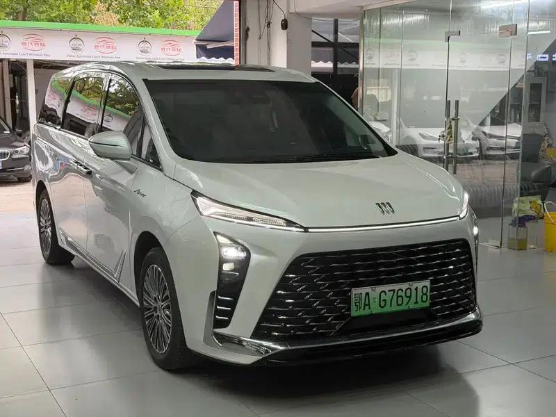 Buick GL8 PHEV 2024 Luxury 1.5T 7-Seat Edition — миниатюра 3
