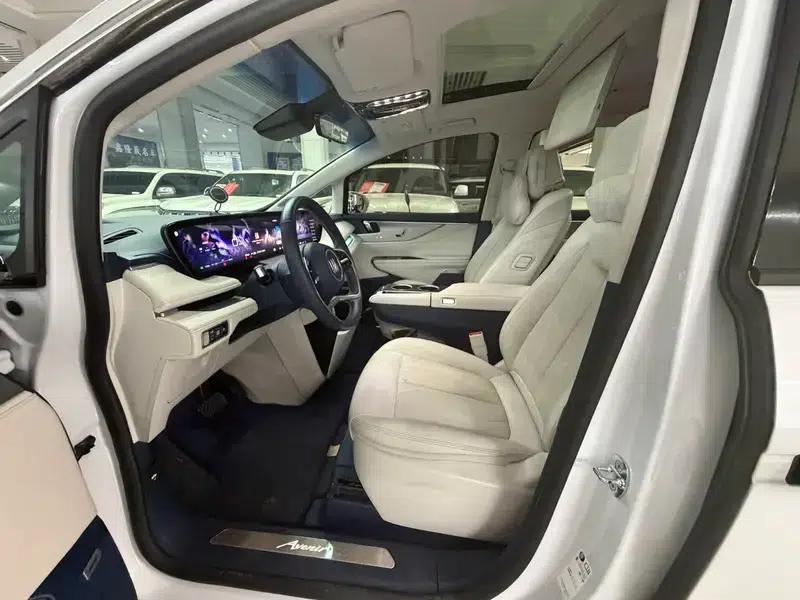 Buick GL8 PHEV 2024 Luxury 1.5T 7-Seat Edition — миниатюра 10