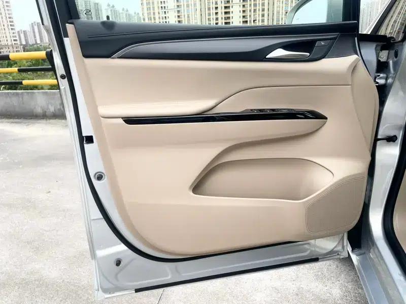 Buick GL8 PHEV 2025 Land Cruiser 1.5T Premium Edition — миниатюра 9