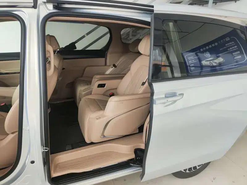 Buick GL8 PHEV 2025 Land Cruiser 1.5T Premium Edition — миниатюра 10