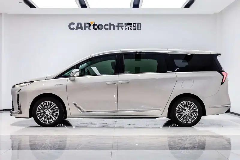 Buick GL8 PHEV 2024 Luxury 1.5T 7-Seat Edition — миниатюра 3