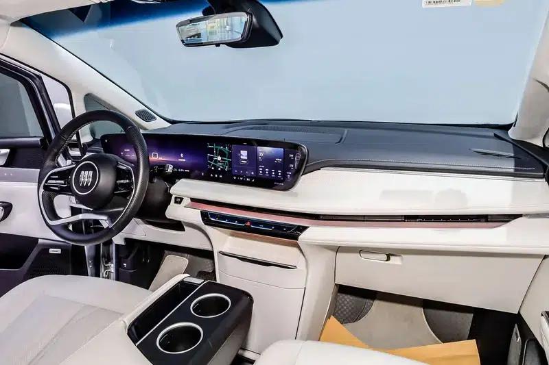 Buick GL8 PHEV 2024 Luxury 1.5T 7-Seat Edition — миниатюра 27