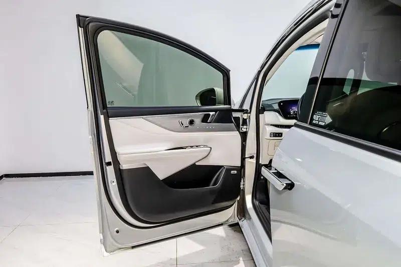 Buick GL8 PHEV 2024 Luxury 1.5T 7-Seat Edition — миниатюра 34