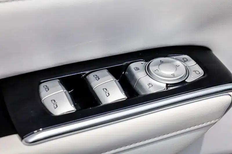Buick GL8 PHEV 2024 Luxury 1.5T 7-Seat Edition — миниатюра 35