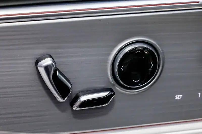 Buick GL8 PHEV 2024 Luxury 1.5T 7-Seat Edition — миниатюра 10
