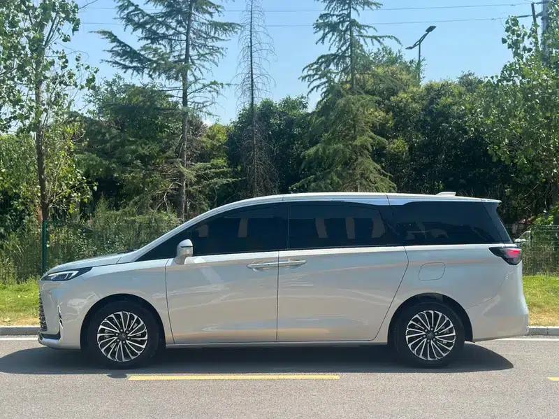 Buick GL8 PHEV 2025 Land Cruiser 1.5T Premium Edition — миниатюра 4