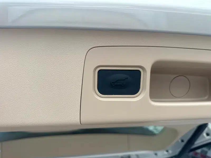 Buick GL8 PHEV 2025 Land Cruiser 1.5T Premium Edition — миниатюра 16