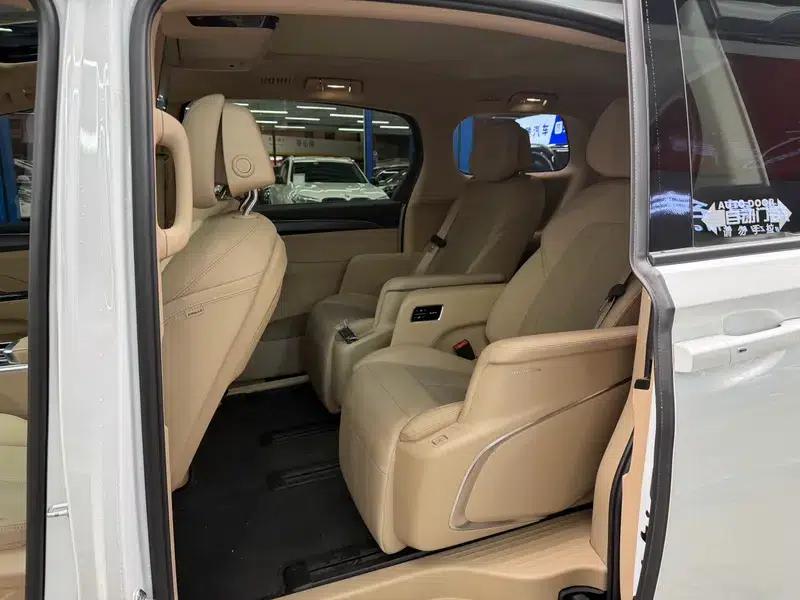 Buick GL8 PHEV 2025 Land Cruiser 1.5T Premium Edition — миниатюра 13