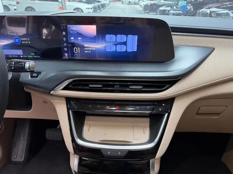 Buick GL8 PHEV 2025 Land Cruiser 1.5T Premium Edition — миниатюра 9