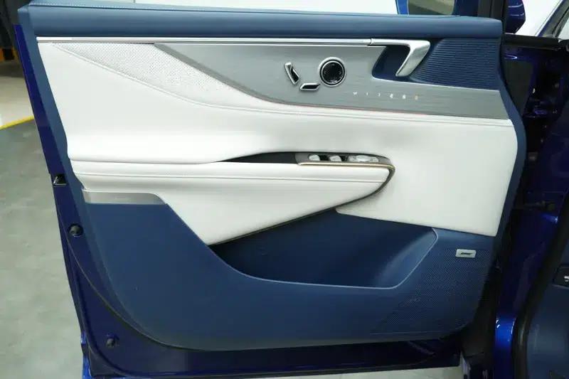 Buick GL8 PHEV 2024 Luxury Edition 1.5T 6-seat Luxury Version — миниатюра 12
