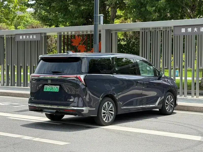 Buick GL8 PHEV 2026 Luxury Edition 1.5T — миниатюра 6