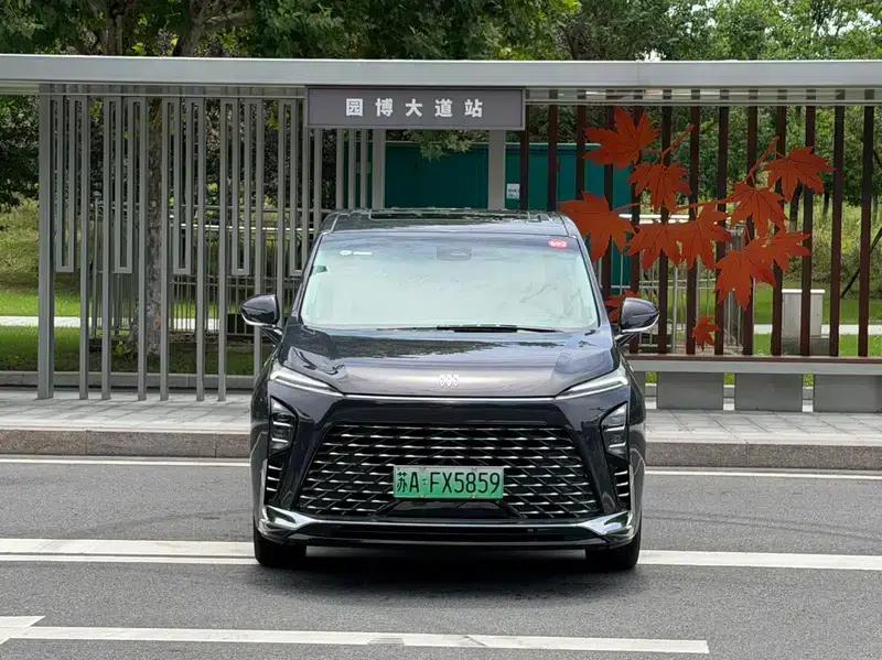 Buick GL8 PHEV 2026 Luxury Edition 1.5T — миниатюра 2